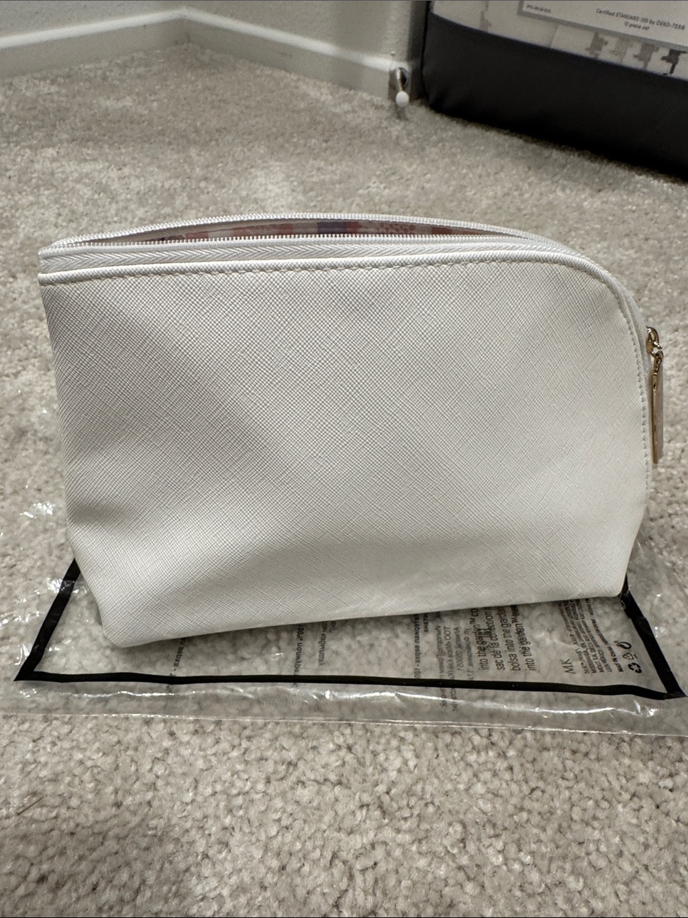 Mary Kay White Textured Toiletry Pouch with Gold Zipper